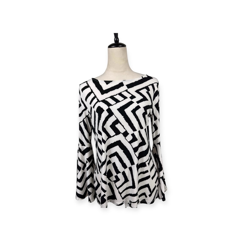 NWT Chico’s Black and white geometric print top size 0-small/4